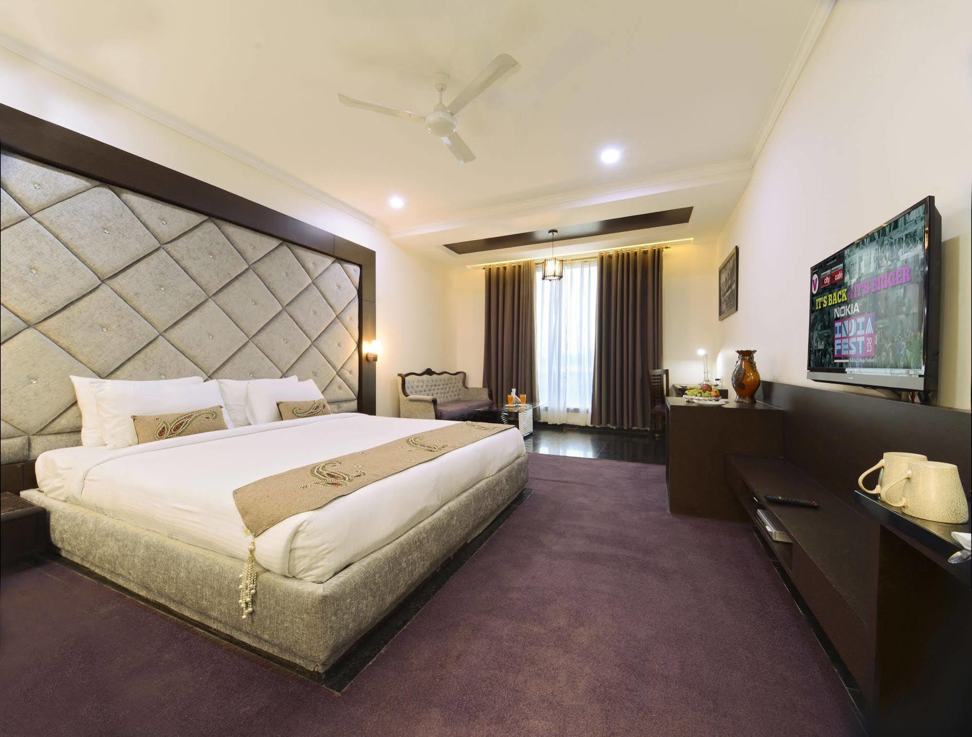 Hotel Crimson Palace Agra  Extérieur photo