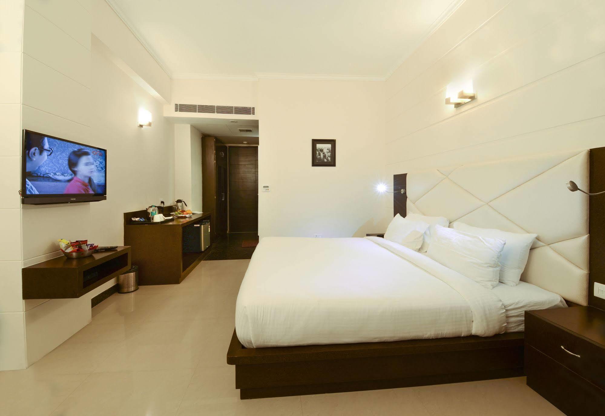 Hotel Crimson Palace Agra  Extérieur photo