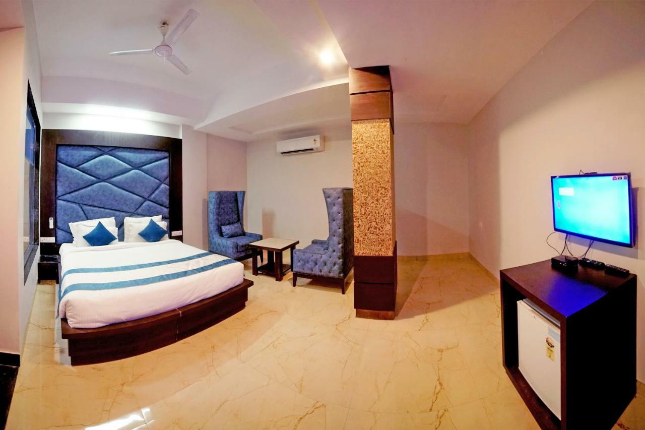 Hotel Crimson Palace Agra  Extérieur photo
